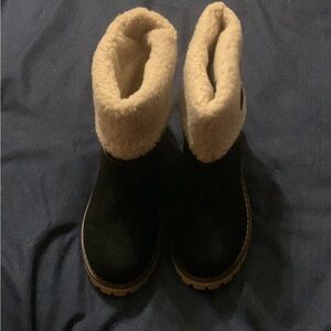 BRAND NEW Women's Waterproof Boots